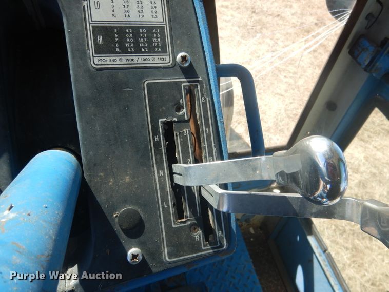 image for item DG4613 1968 Ford 8000  tractor