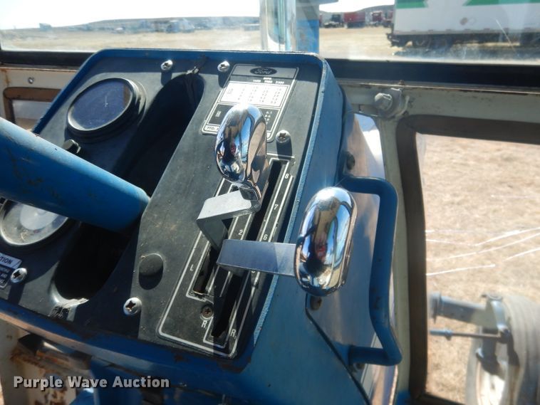 image for item DG4613 1968 Ford 8000  tractor