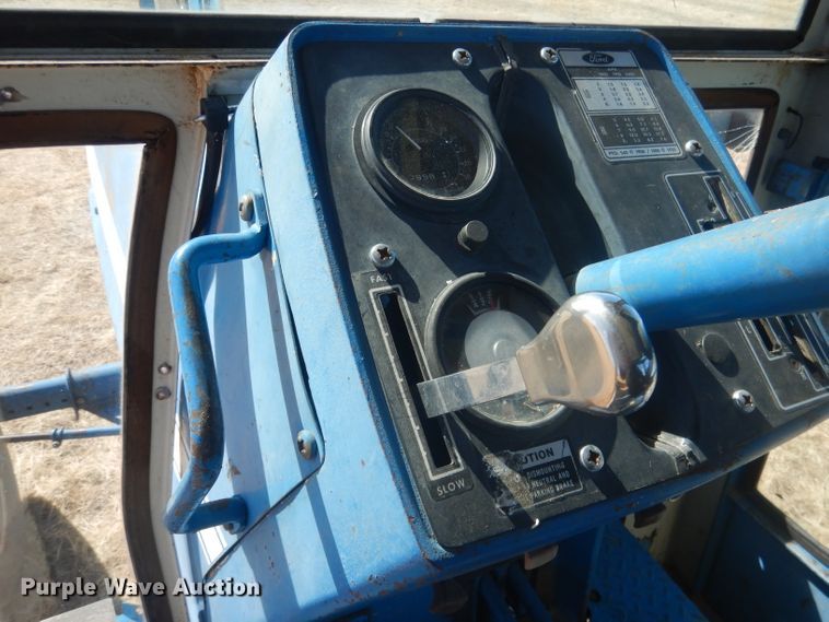 image for item DG4613 1968 Ford 8000  tractor