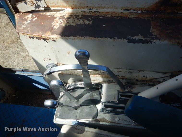 image for item DG4613 1968 Ford 8000  tractor