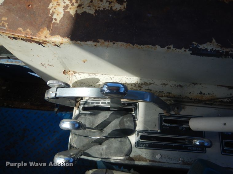 image for item DG4613 1968 Ford 8000  tractor