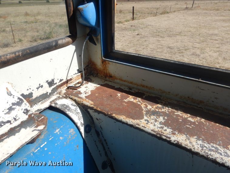 image for item DG4613 1968 Ford 8000  tractor