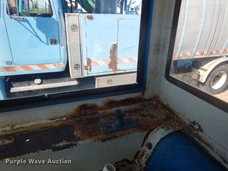 image for item DG4613 1968 Ford 8000  tractor