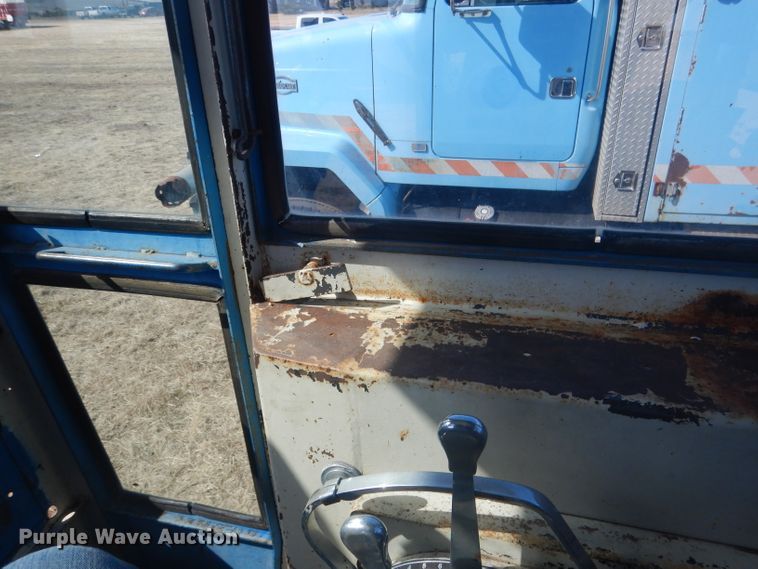 image for item DG4613 1968 Ford 8000  tractor