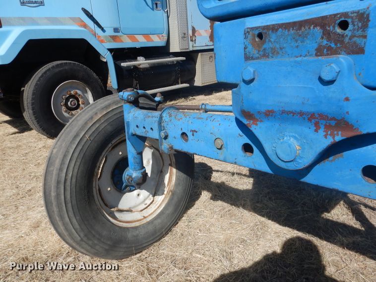 image for item DG4613 1968 Ford 8000  tractor