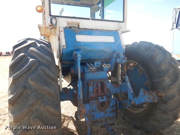 image for item DG4613 1968 Ford 8000  tractor