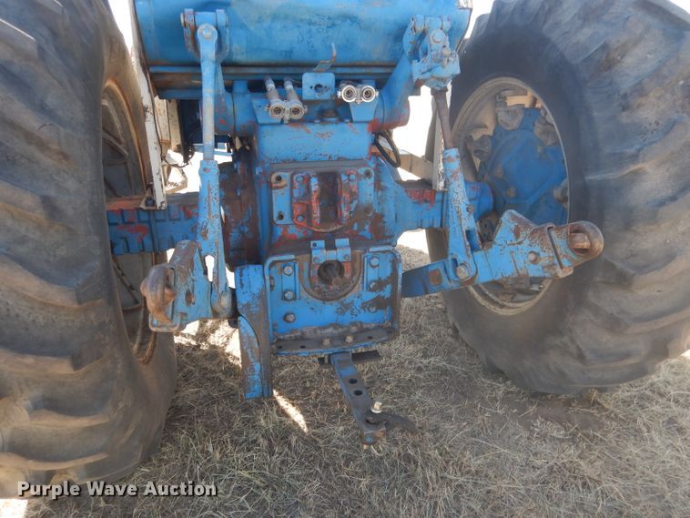 image for item DG4613 1968 Ford 8000  tractor