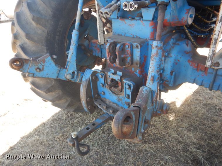 image for item DG4613 1968 Ford 8000  tractor