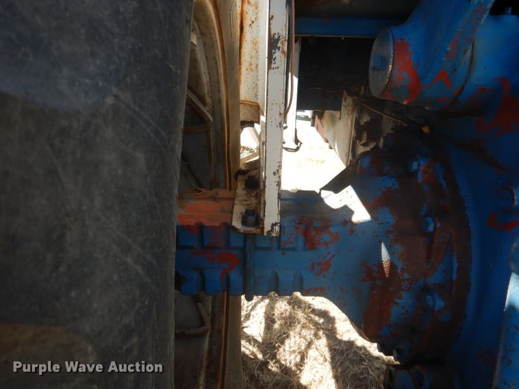 image for item DG4613 1968 Ford 8000  tractor
