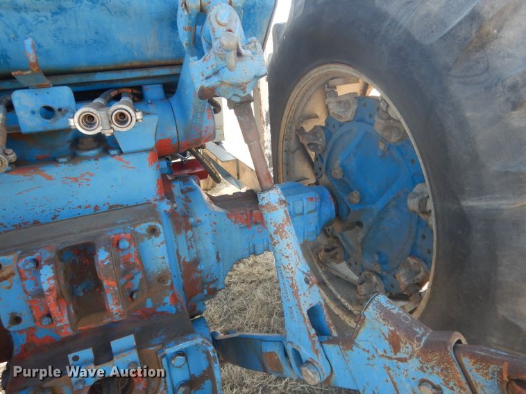 image for item DG4613 1968 Ford 8000  tractor