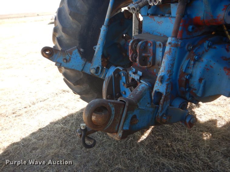 image for item DG4613 1968 Ford 8000  tractor