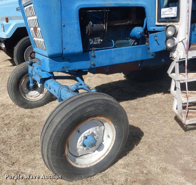 image for item DG4613 1968 Ford 8000  tractor