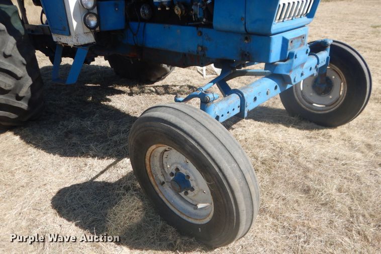 image for item DG4613 1968 Ford 8000  tractor