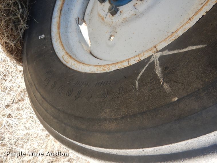 image for item DG4613 1968 Ford 8000  tractor