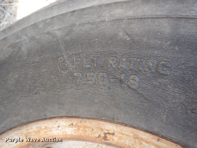 image for item DG4613 1968 Ford 8000  tractor