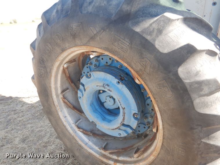 image for item DG4613 1968 Ford 8000  tractor