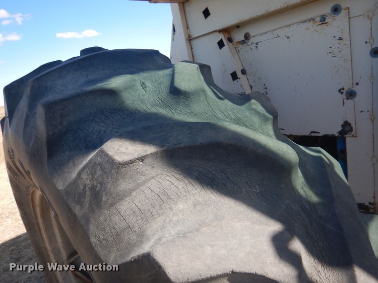 image for item DG4613 1968 Ford 8000  tractor