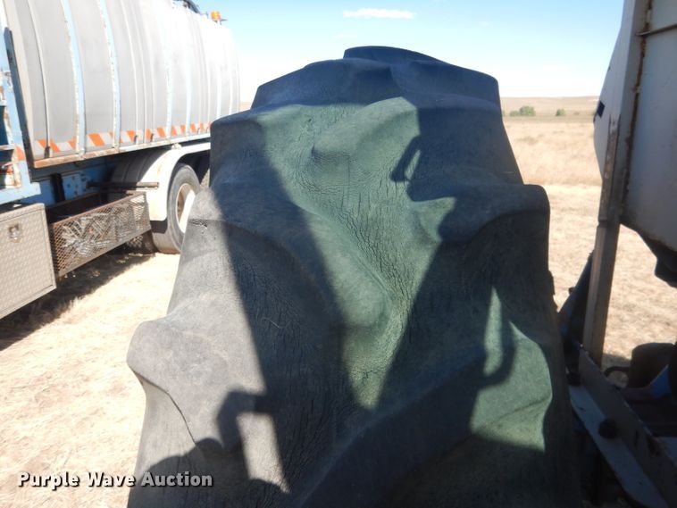 image for item DG4613 1968 Ford 8000  tractor