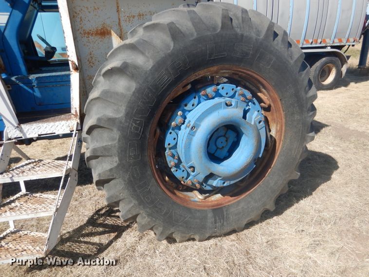 image for item DG4613 1968 Ford 8000  tractor