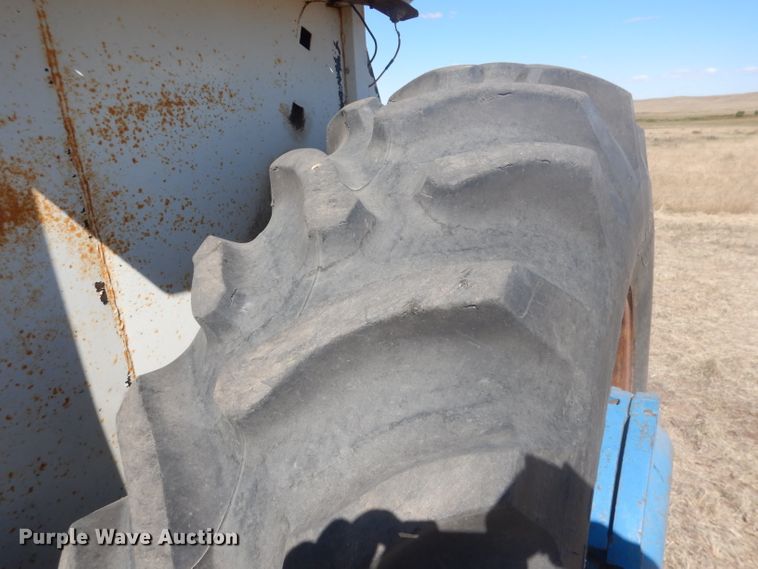 image for item DG4613 1968 Ford 8000  tractor