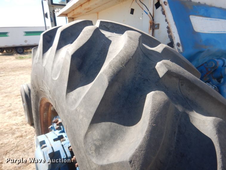 image for item DG4613 1968 Ford 8000  tractor