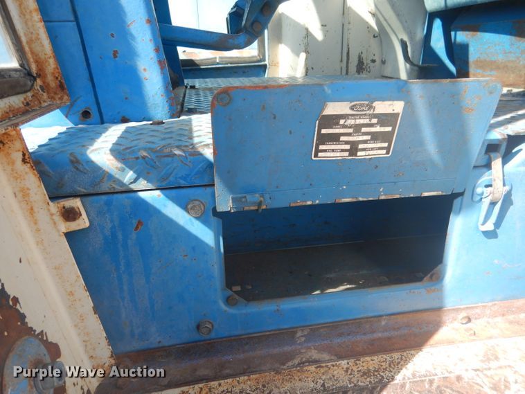 image for item DG4613 1968 Ford 8000  tractor