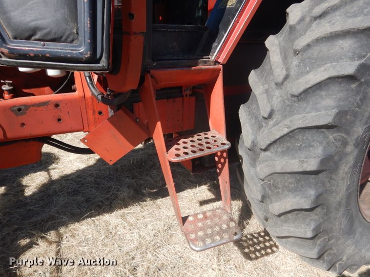 image for item DG4615 1980 International 1486  tractor