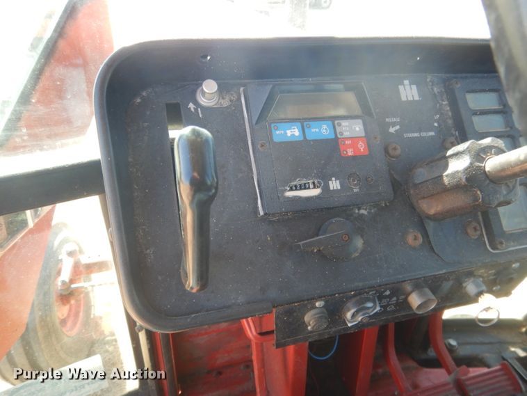 image for item DG4615 1980 International 1486  tractor