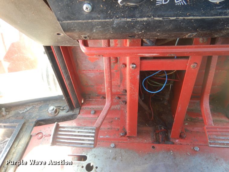 image for item DG4615 1980 International 1486  tractor