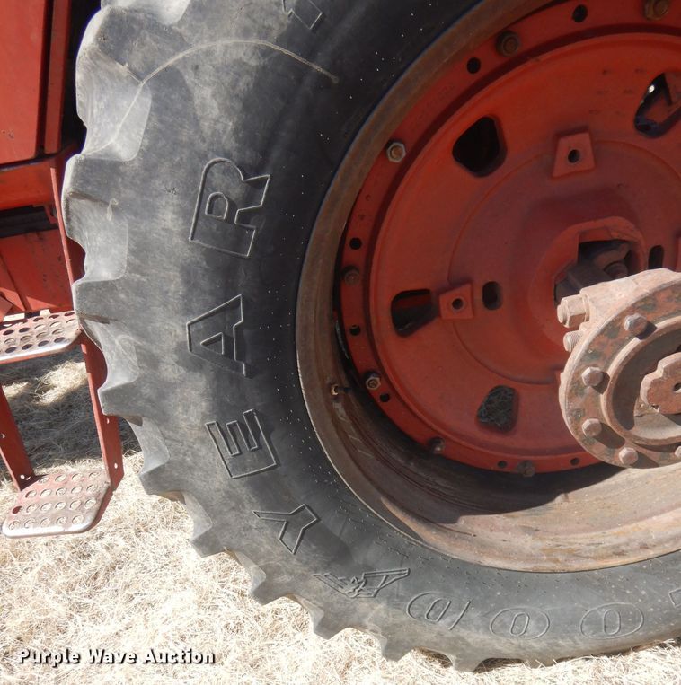 image for item DG4615 1980 International 1486  tractor