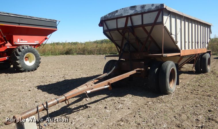 image for item DG4623 1974 Hobbs DAFB2P704 single hopper pup grain trailer
