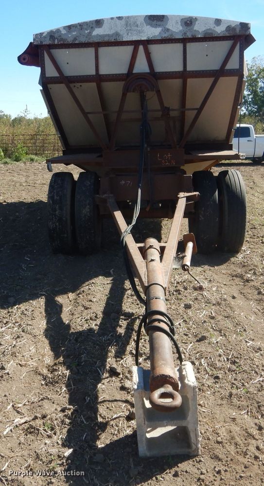 image for item DG4623 1974 Hobbs DAFB2P704 single hopper pup grain trailer