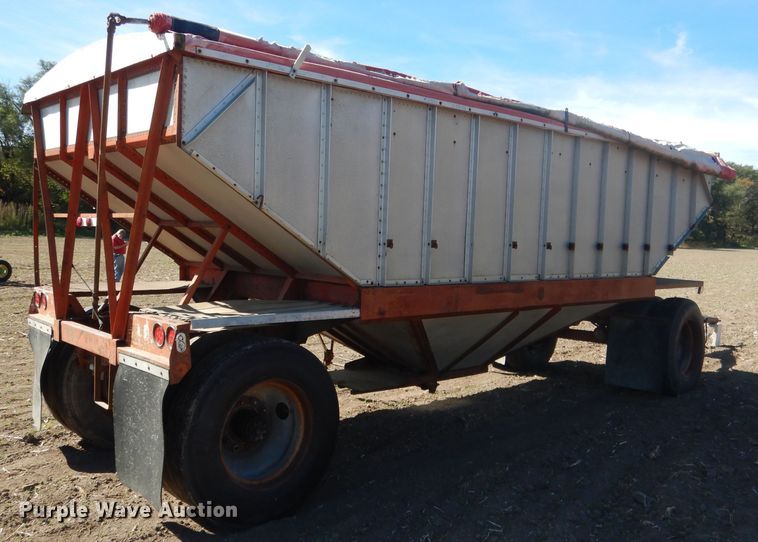 image for item DG4623 1974 Hobbs DAFB2P704 single hopper pup grain trailer