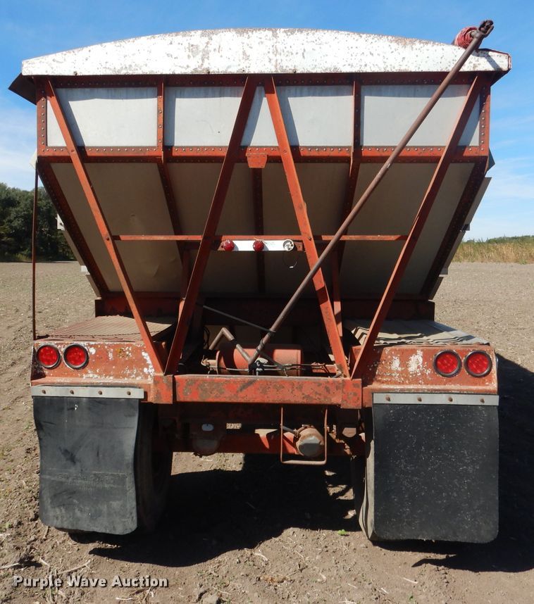 image for item DG4623 1974 Hobbs DAFB2P704 single hopper pup grain trailer