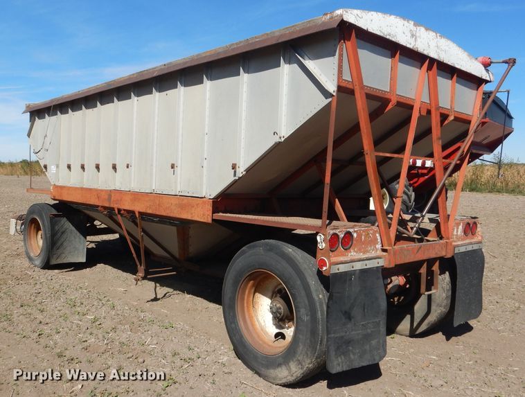 image for item DG4623 1974 Hobbs DAFB2P704 single hopper pup grain trailer
