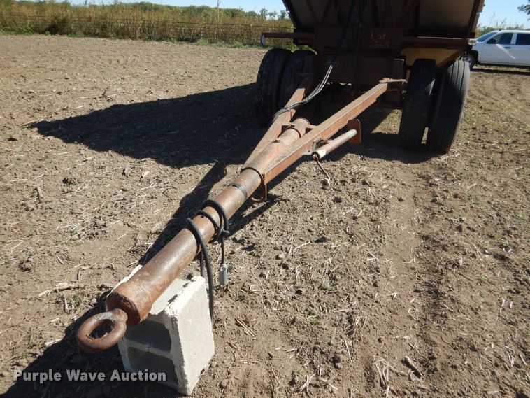 image for item DG4623 1974 Hobbs DAFB2P704 single hopper pup grain trailer