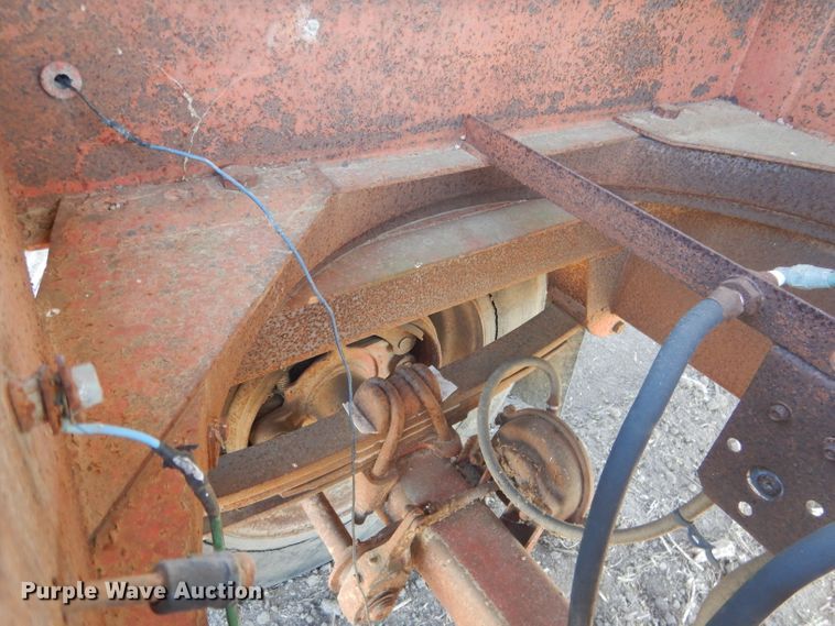 image for item DG4623 1974 Hobbs DAFB2P704 single hopper pup grain trailer