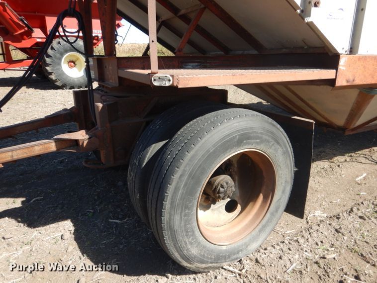 image for item DG4623 1974 Hobbs DAFB2P704 single hopper pup grain trailer