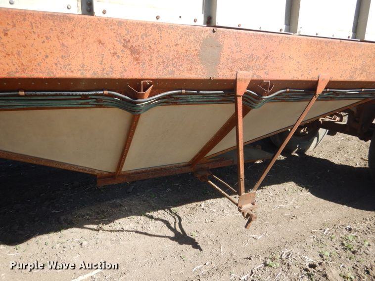 image for item DG4623 1974 Hobbs DAFB2P704 single hopper pup grain trailer