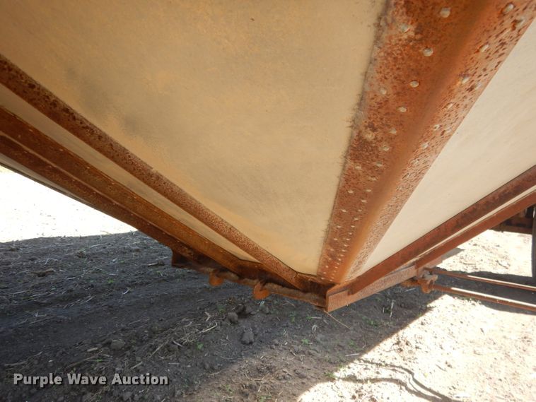 image for item DG4623 1974 Hobbs DAFB2P704 single hopper pup grain trailer