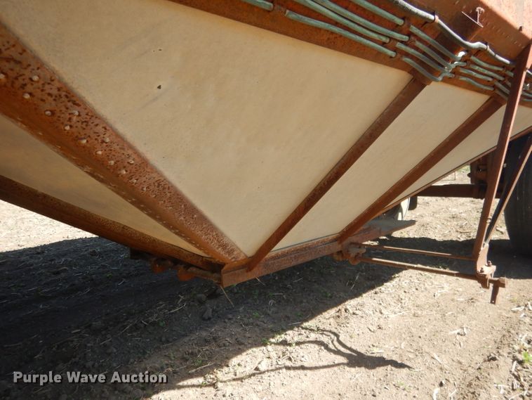 image for item DG4623 1974 Hobbs DAFB2P704 single hopper pup grain trailer