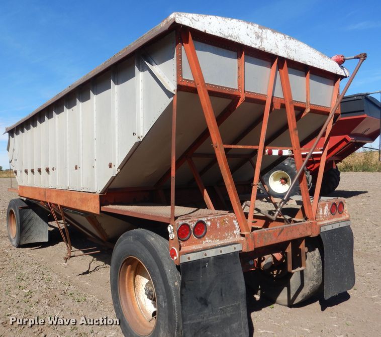 image for item DG4623 1974 Hobbs DAFB2P704 single hopper pup grain trailer