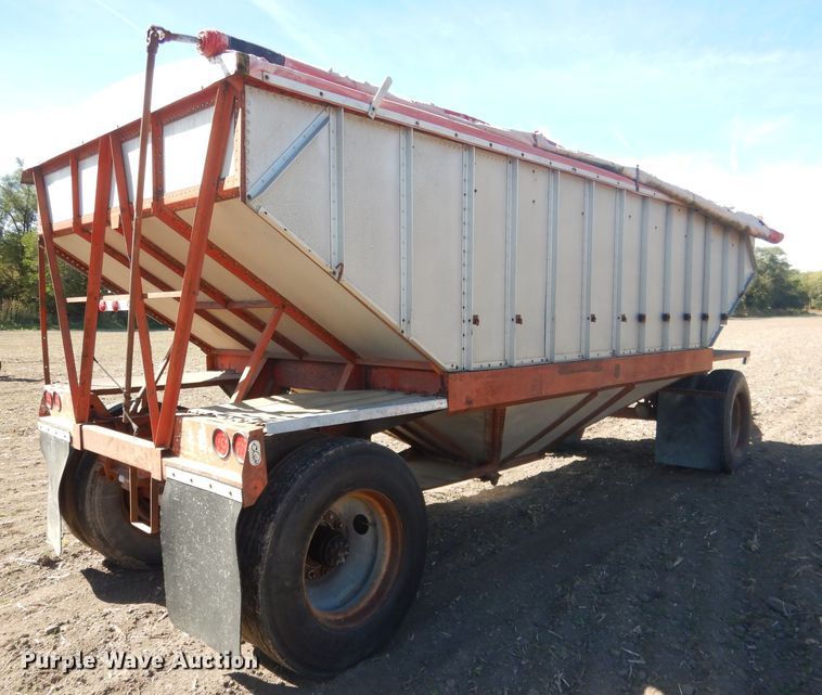 image for item DG4623 1974 Hobbs DAFB2P704 single hopper pup grain trailer