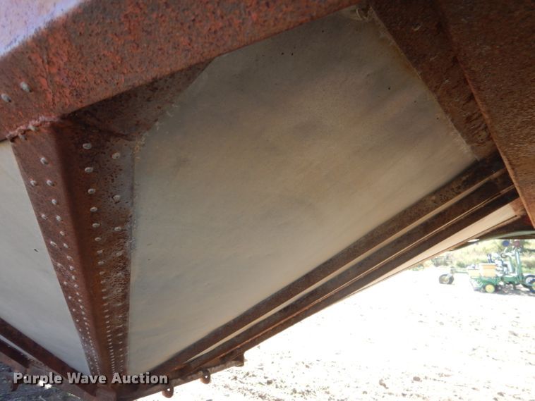 image for item DG4623 1974 Hobbs DAFB2P704 single hopper pup grain trailer