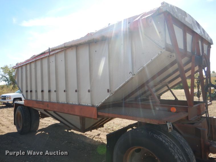image for item DG4623 1974 Hobbs DAFB2P704 single hopper pup grain trailer