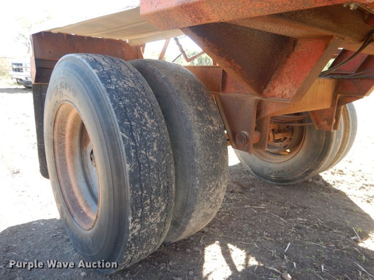 image for item DG4623 1974 Hobbs DAFB2P704 single hopper pup grain trailer
