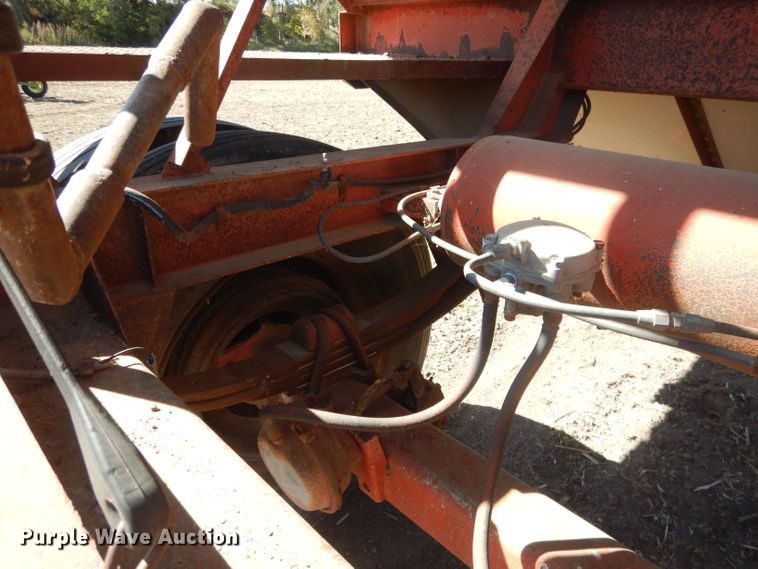 image for item DG4623 1974 Hobbs DAFB2P704 single hopper pup grain trailer