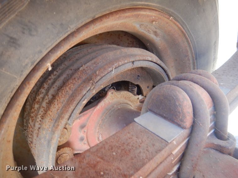 image for item DG4623 1974 Hobbs DAFB2P704 single hopper pup grain trailer