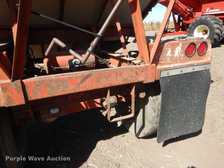 image for item DG4623 1974 Hobbs DAFB2P704 single hopper pup grain trailer