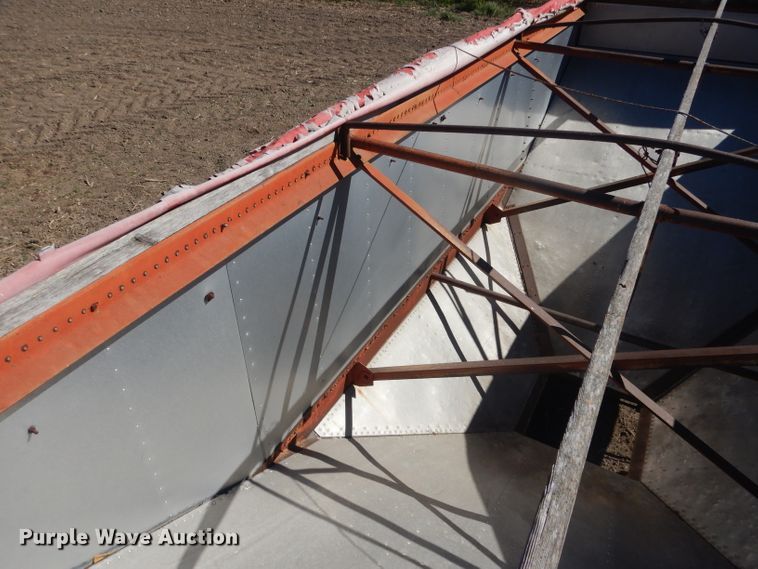 image for item DG4623 1974 Hobbs DAFB2P704 single hopper pup grain trailer